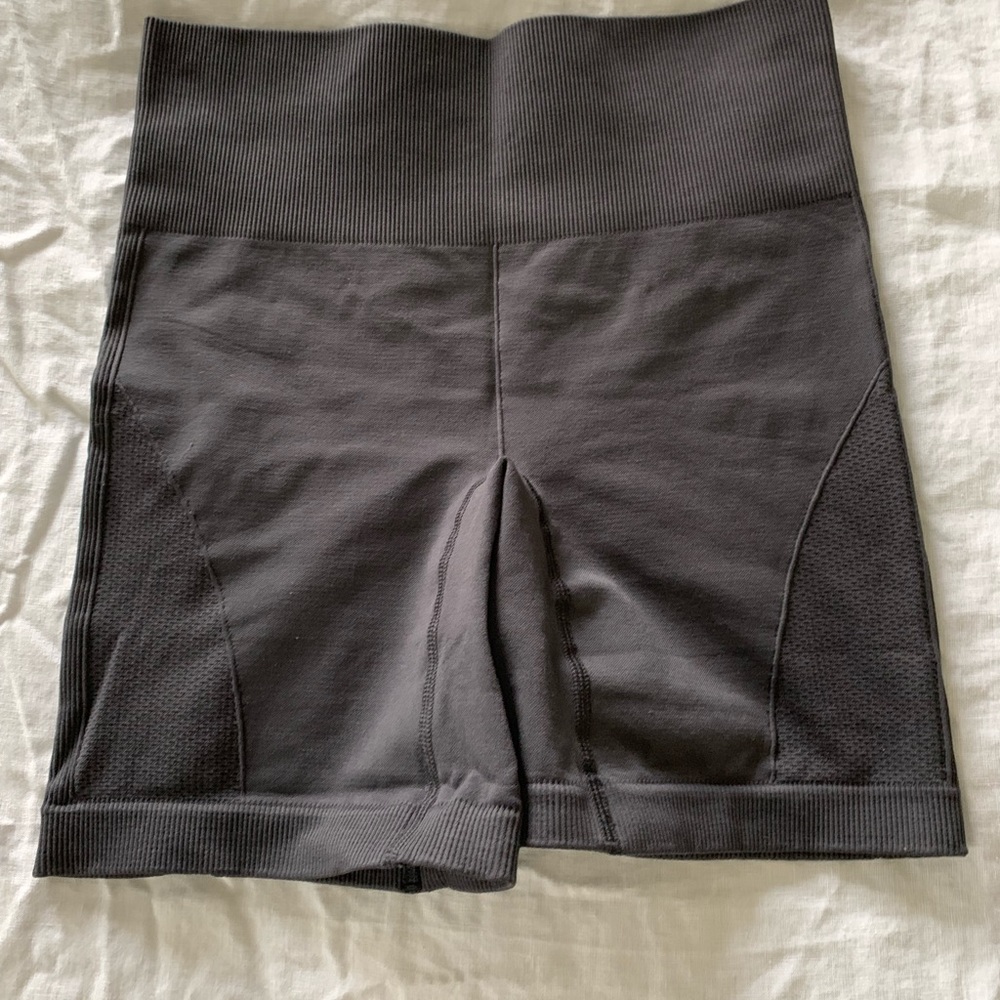 Lululemon compression shorts size 6